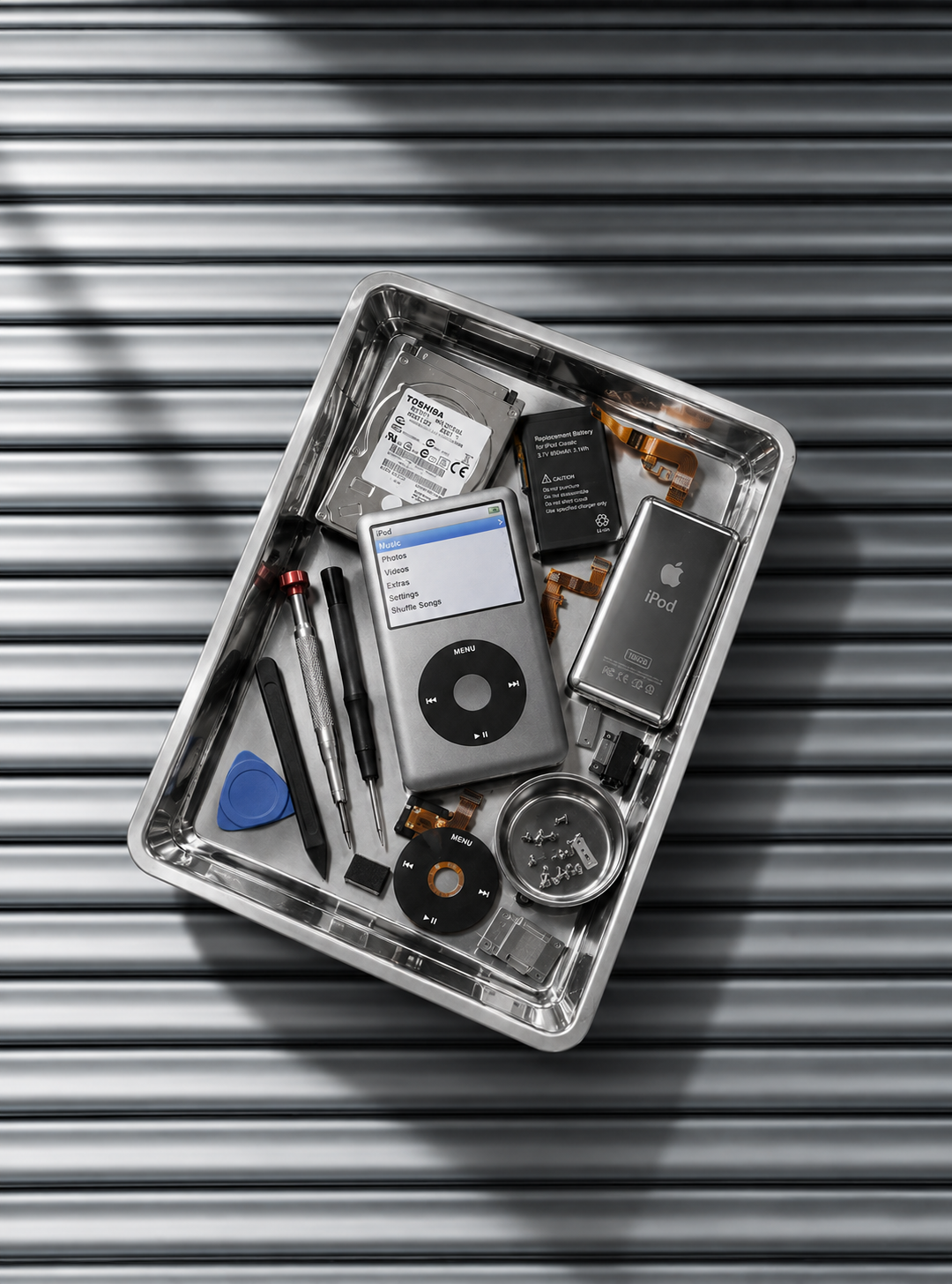 Pièces d’iPod Classic démontées sur un plateau